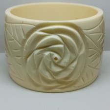 ROSE BANGLE HAND CARVED VINTAGE FRENCH CREAM 71G HEAVY CHUNKY VGC LUCITE ACRYLIC
