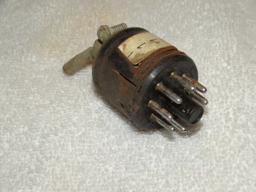 Vintage 8 pin male - 1,