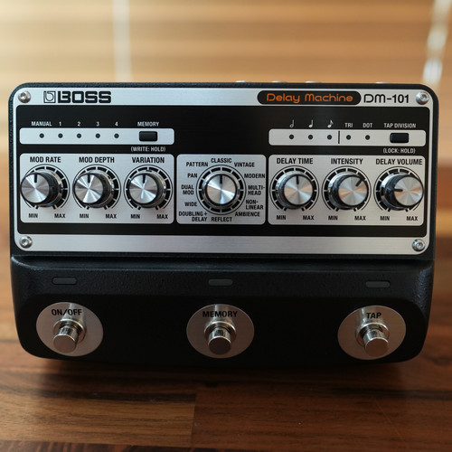 Boss 101 delay machine - boss, dm-101