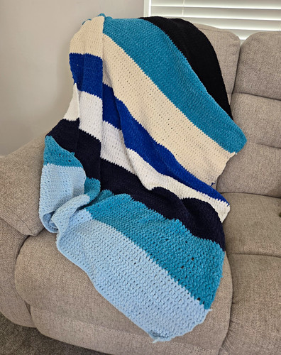 Large knitted sofa - sofa, throw