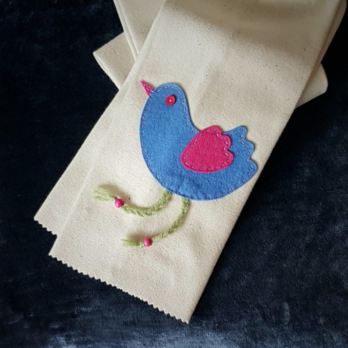 Bird daisy hand - bird,