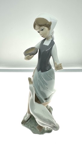 Lladro figurine girl feeding - lladro,