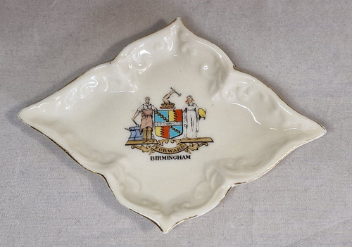 Vintage crested china pin - vintage,