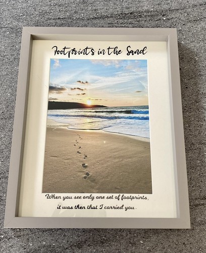 Footprints the sand - in,