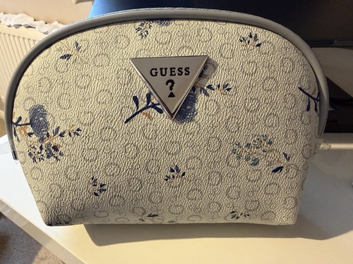 Guess small cosmetic - guess, or