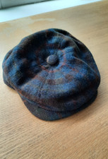 HACKETT Flat cap in Blue and Burgundy Tweed. Size S. In very good condition