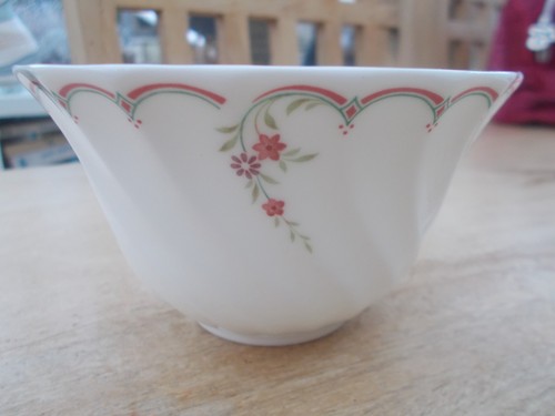 Lovely wedgwood pink garland - lovely,
