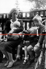 F018952 Arrival of ethnic