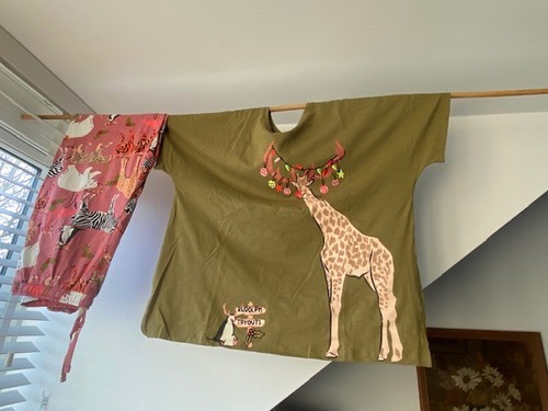 Next tall giraffe short - next, (lt)