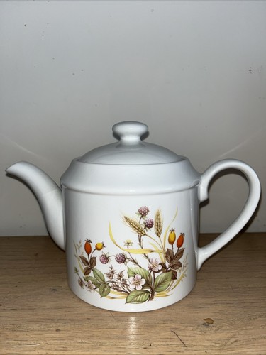 Lovely royal norfolk tea pot - royal,