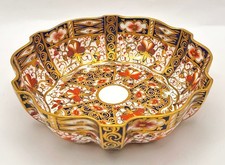Large Antique Royal Crown Derby Scalloped Bowl in Old Imari Pattern (2451), 1910