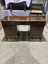 A French vintage oak kneehole