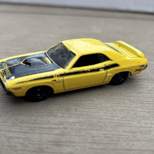 Hot wheels dodge challenger - wheels,