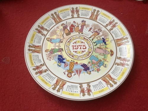 Wedgwood calender plate 1975 - wedgwood,