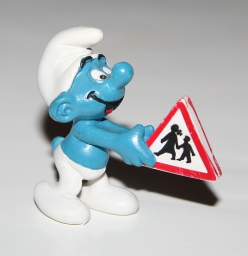 Schleich smurf holding road - holding,