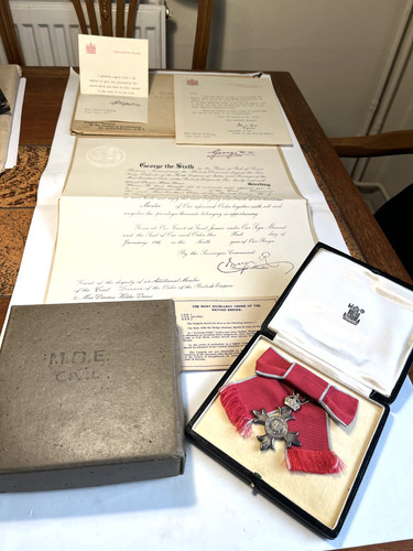 Mbe medal king george civil - mbe,