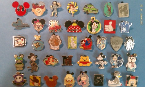 Disney trading pins - disney,