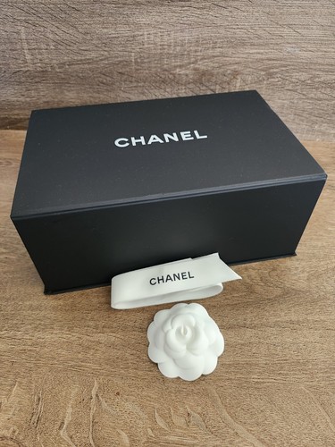 Authentic chanel box magnetic - authentic,