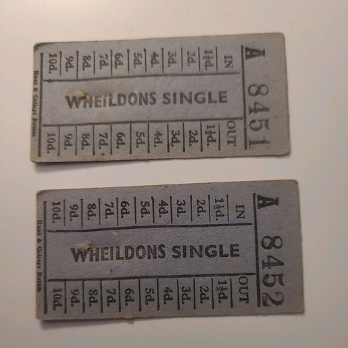 Vintage wheildon green bus - /,