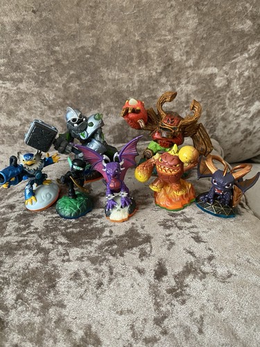 Skylanders figures bundle - 7,