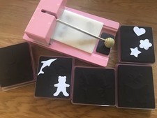 Create-It Lever die cutting machine includes 5 die cartridges and cutting plate