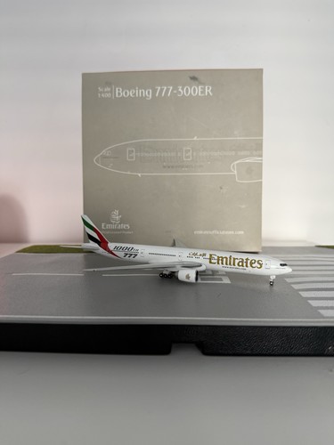Emirates boeing 777 300er - emirates,