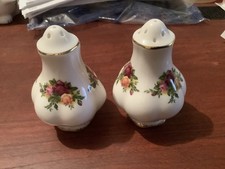 OLD COUNTRY ROSES VINTAGE SALT AND PEPPER POTS 3 inch High PERFECT CONDITION