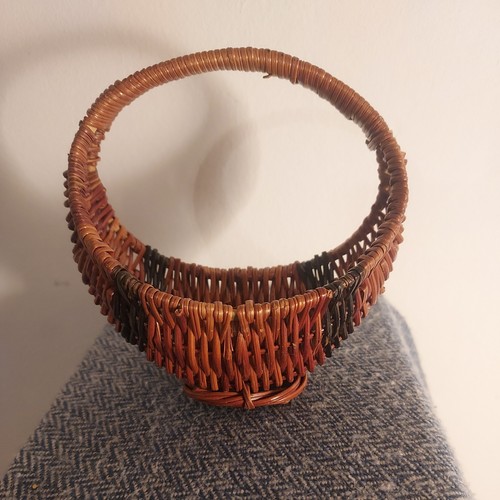 Vintage small woven wicker - small,