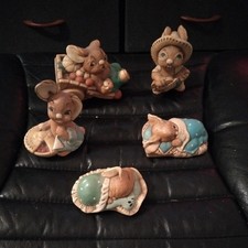 5 PENDELFIN Stoneware rabbits