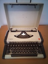 Olympia Traveller De Luxe Vintage Typewriter & Hard Case  ❤️CHARITY 