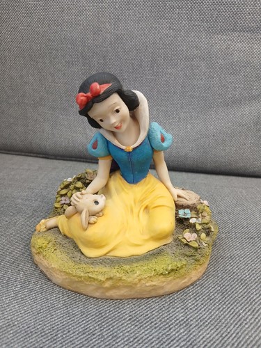 Snow white figurine vintage - snow,
