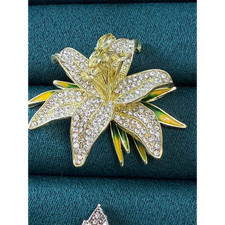 Lily Flower Brooch Pin Cubic
