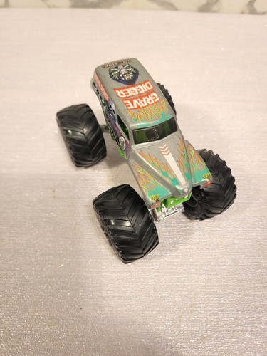 Monster jam grave - digger, 1:64
