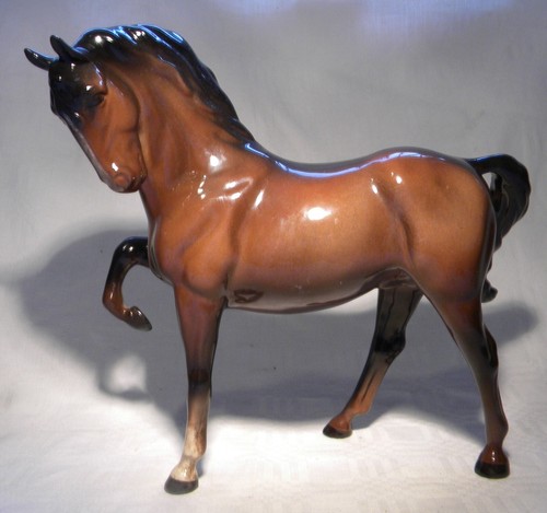 Beswick bay horse head tucked - beswick,