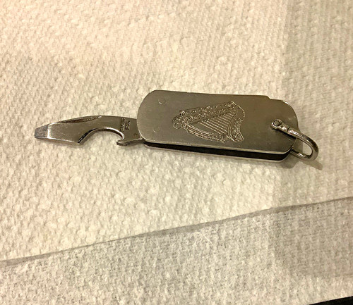 Guinness metal keyring bottle - guinness,