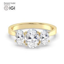 Oval Diamond Trilogy Ring 18k