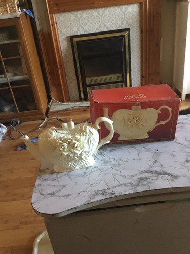 Minster giftware rose - rose, teapot