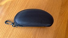 BLACK SUNGLASSES CASE WHICH