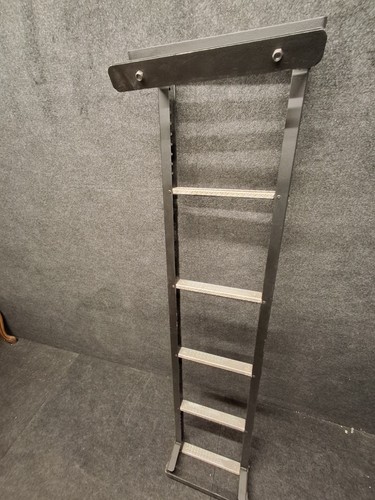 Van rear door - rear, ladder