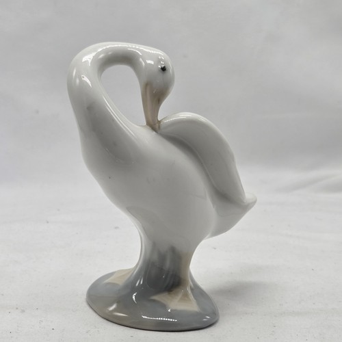 Lladro porcelain swan - lladro, figurine