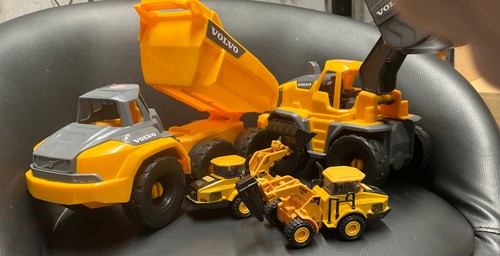 Toy construction vehicles - 4, 2