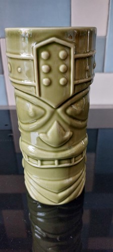 Tiki mug cocktail - beaker, in