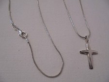 925 STERLING SILVER CROSS / CRUCIFIX PENDANT AND 29" SNAKE CHAIN - 7.9 grams