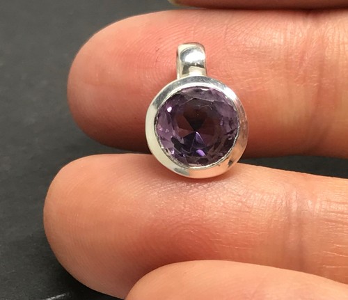 Amethyst round pendant - , solid