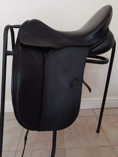 Black leather dressage saddle - black,