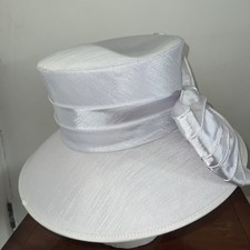 STUNNING WIDE BRIMMED HAT -