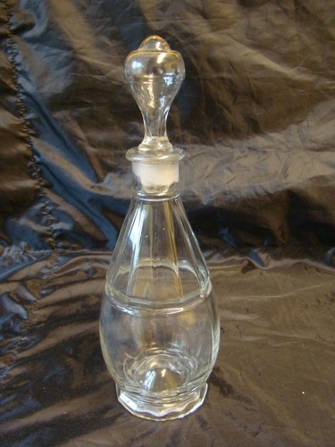Glass decanter with pretty - with,