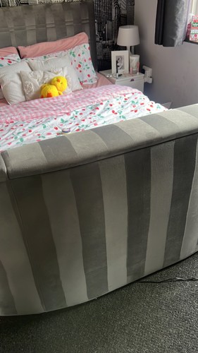 King size bed - size, hi