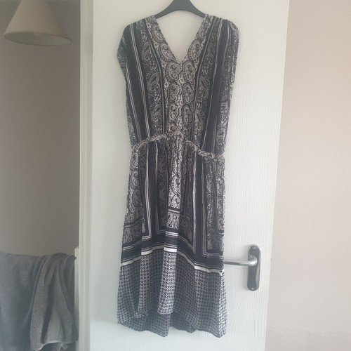 Black white grecian style - &,