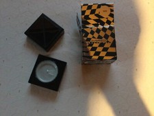 MAC Gareth Pugh pigment -